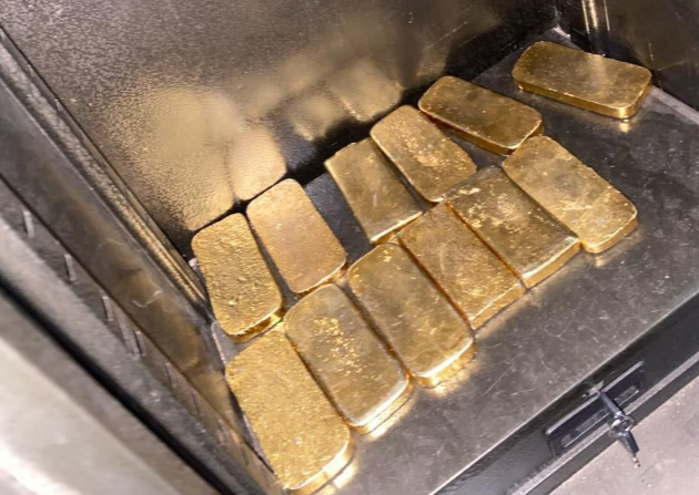 Central Banks Pivot to Gold as Confidence in Dollar Wavers