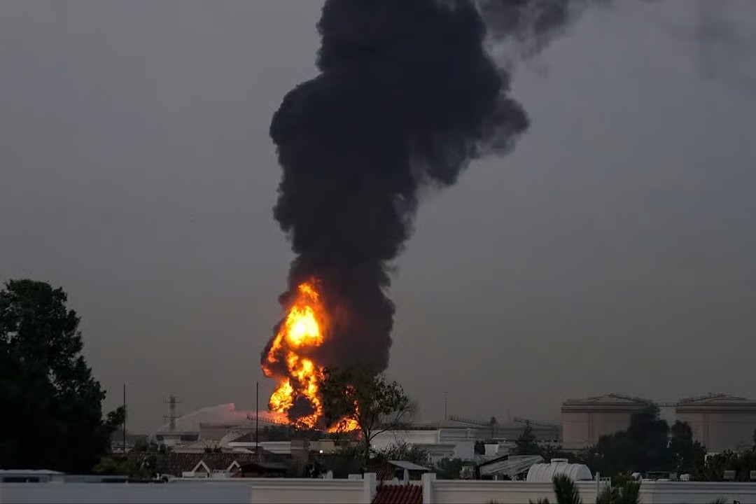 Iran Hits Gulf Energy Lifelines as Conflict Intensifies