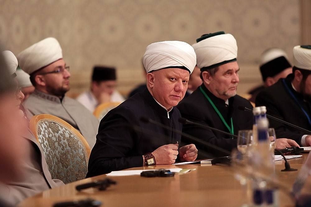 Russian Mufti Urges Islamic Summit in Tehran, Pushes for Independence from Western Mediation