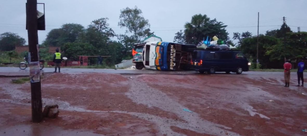 One dead, 17 students injured in Kampala–Gulu highway crash