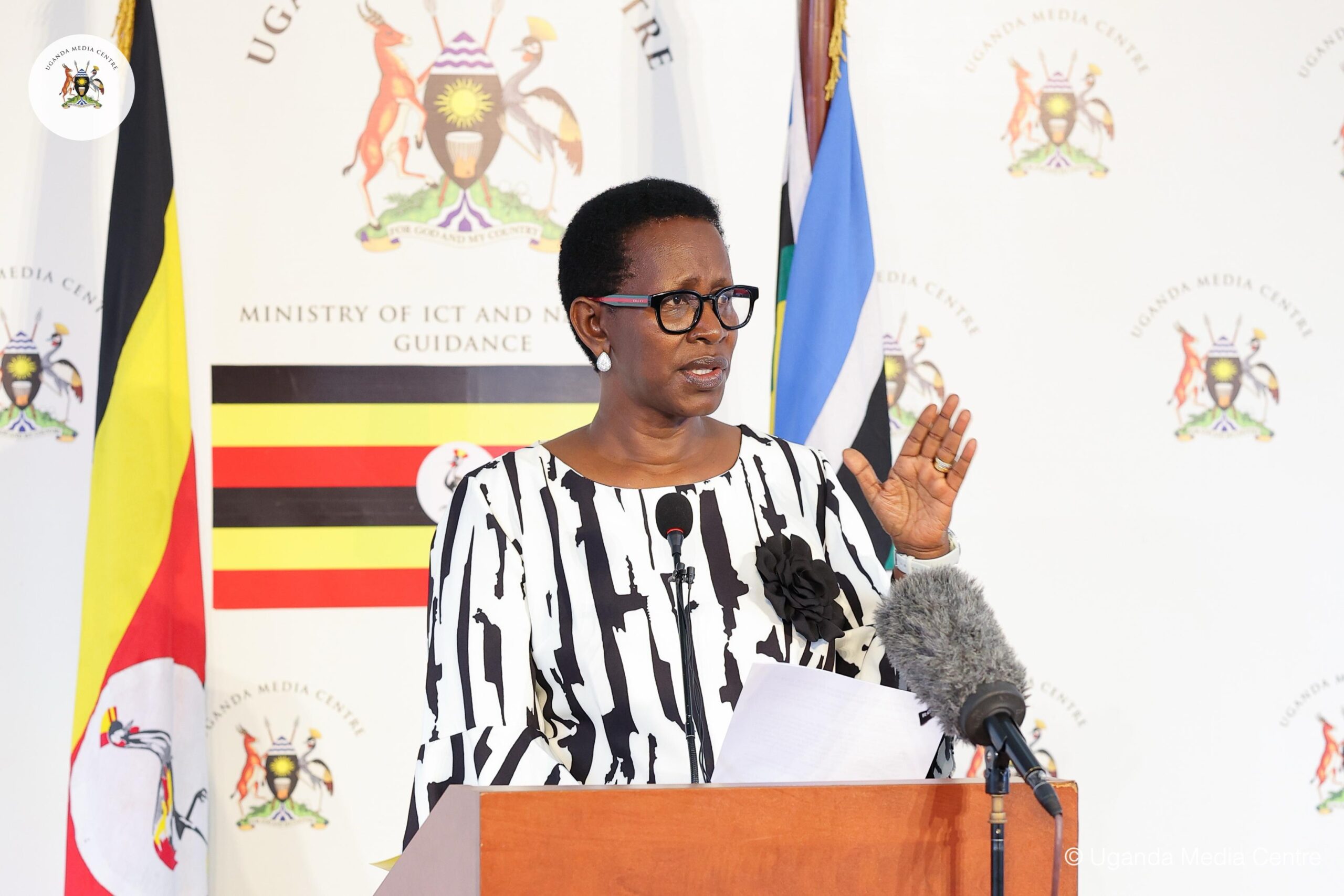 Ebola: Uganda halts DRC flights, tightens borders