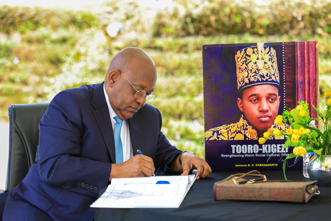 Mbire pledges Shs100m for late King Oyo’s burial