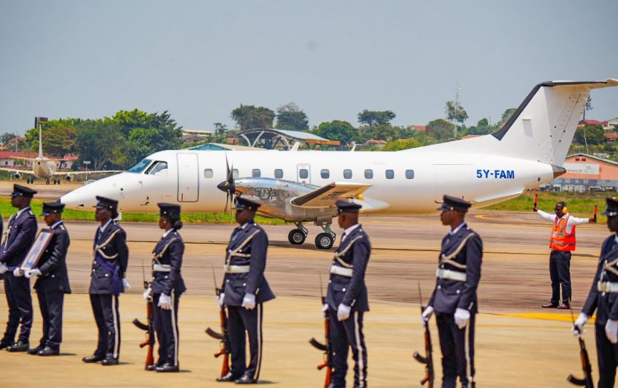 Sombre mood as the  Body of late Tooro King Oyo arrives at Entebbe Airport